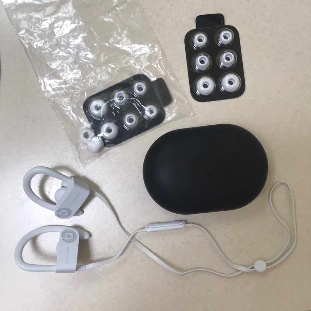 Mint Condition BEATS wireless headphones!